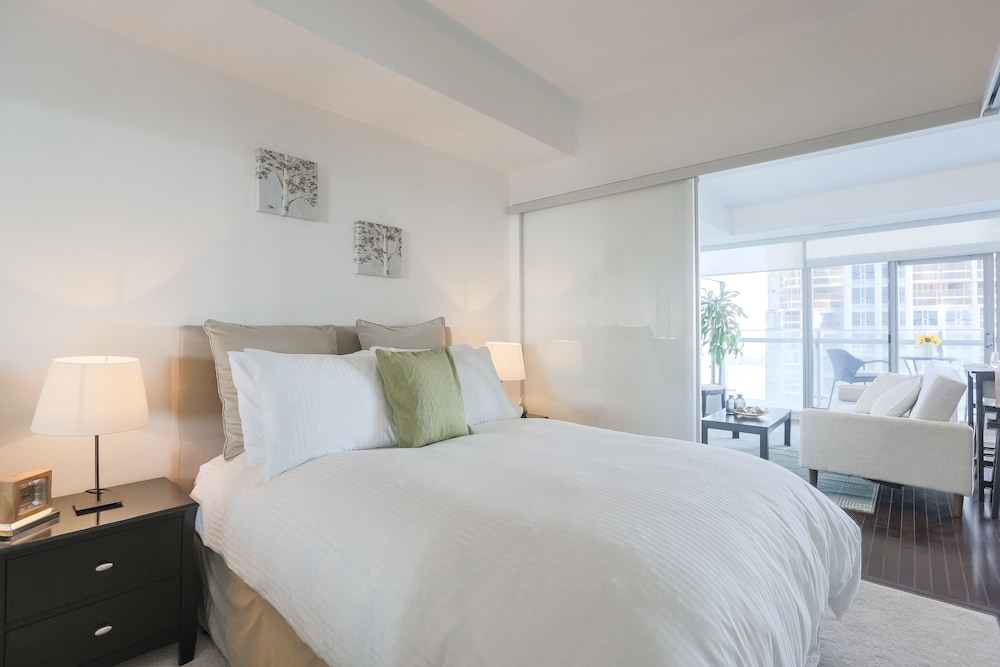 Noel Suites - York and Bremner-2