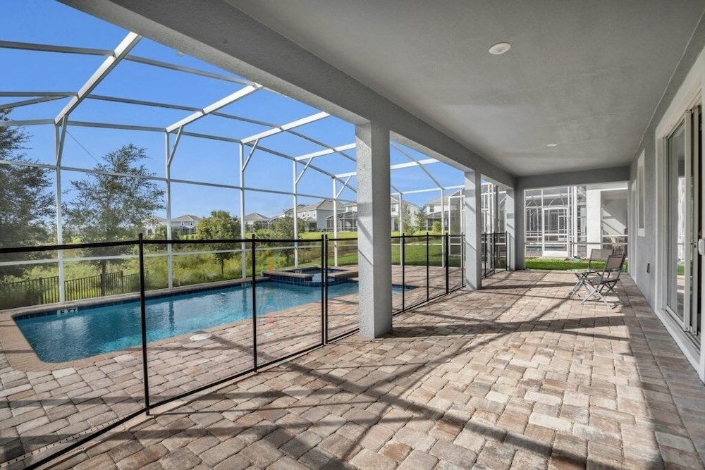 8 Bed Pool/spa In Champions Gate Resort! 8 Bedroom Villa by Redawning - Image 4