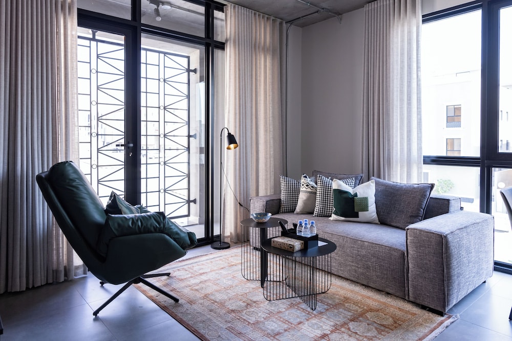 C LIVING 3 - ALMALQA