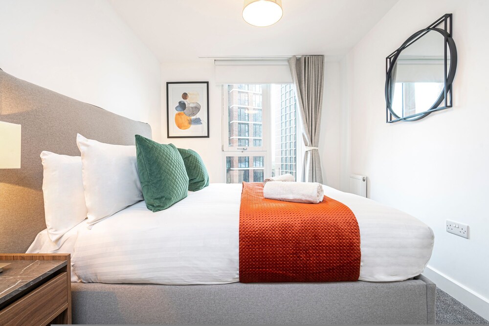 Waterside Flat in Central Leeds view 3