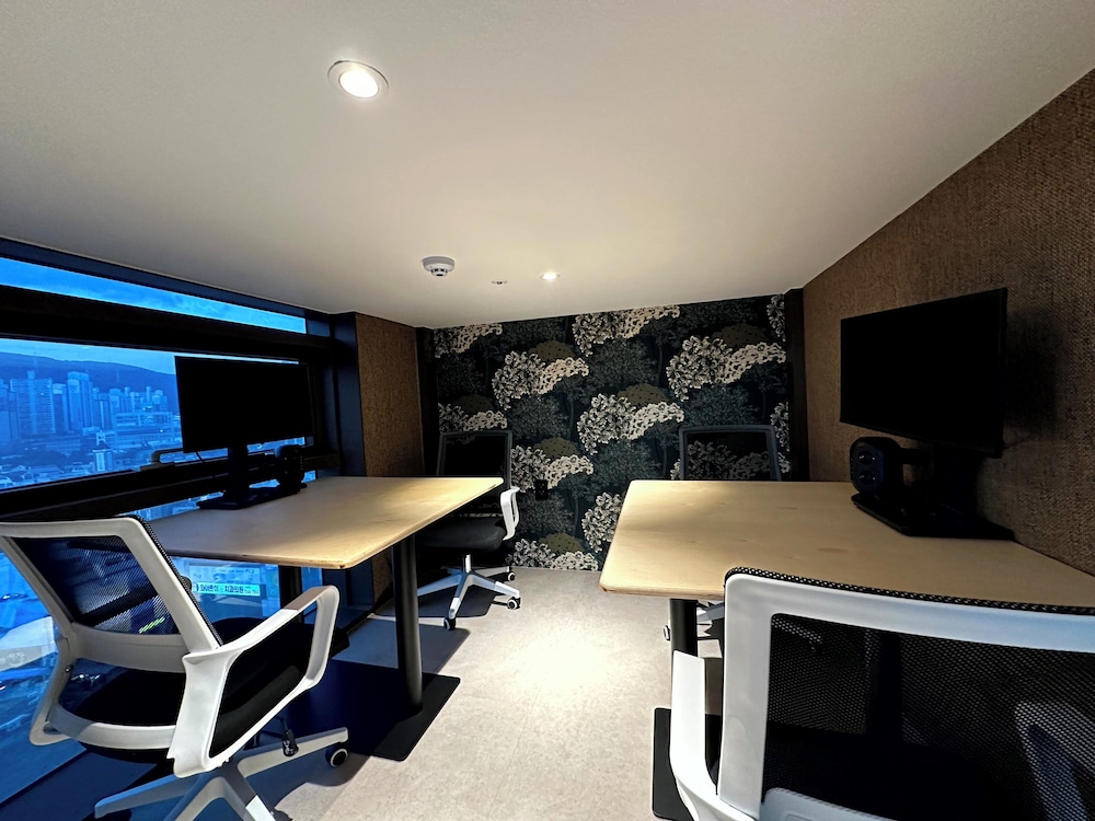 Nomad Live Hostel