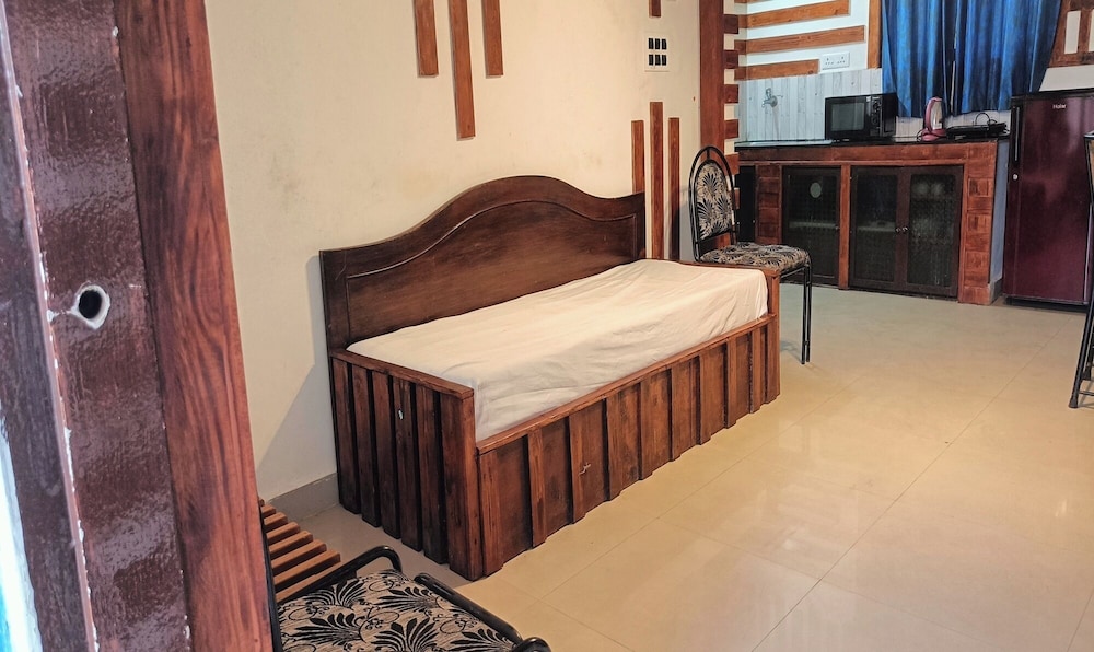 Fabhotel Park Grand Royal Palms