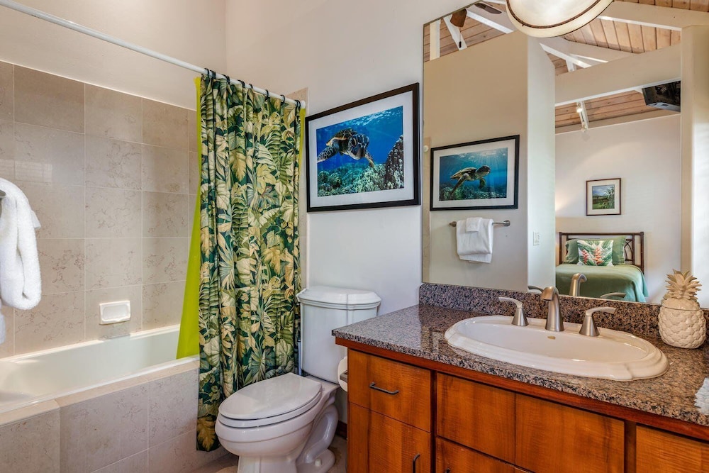 Air-conditioned Ocean Front Hawaii Townhome! - Sleeps 6 - Vrkcv
