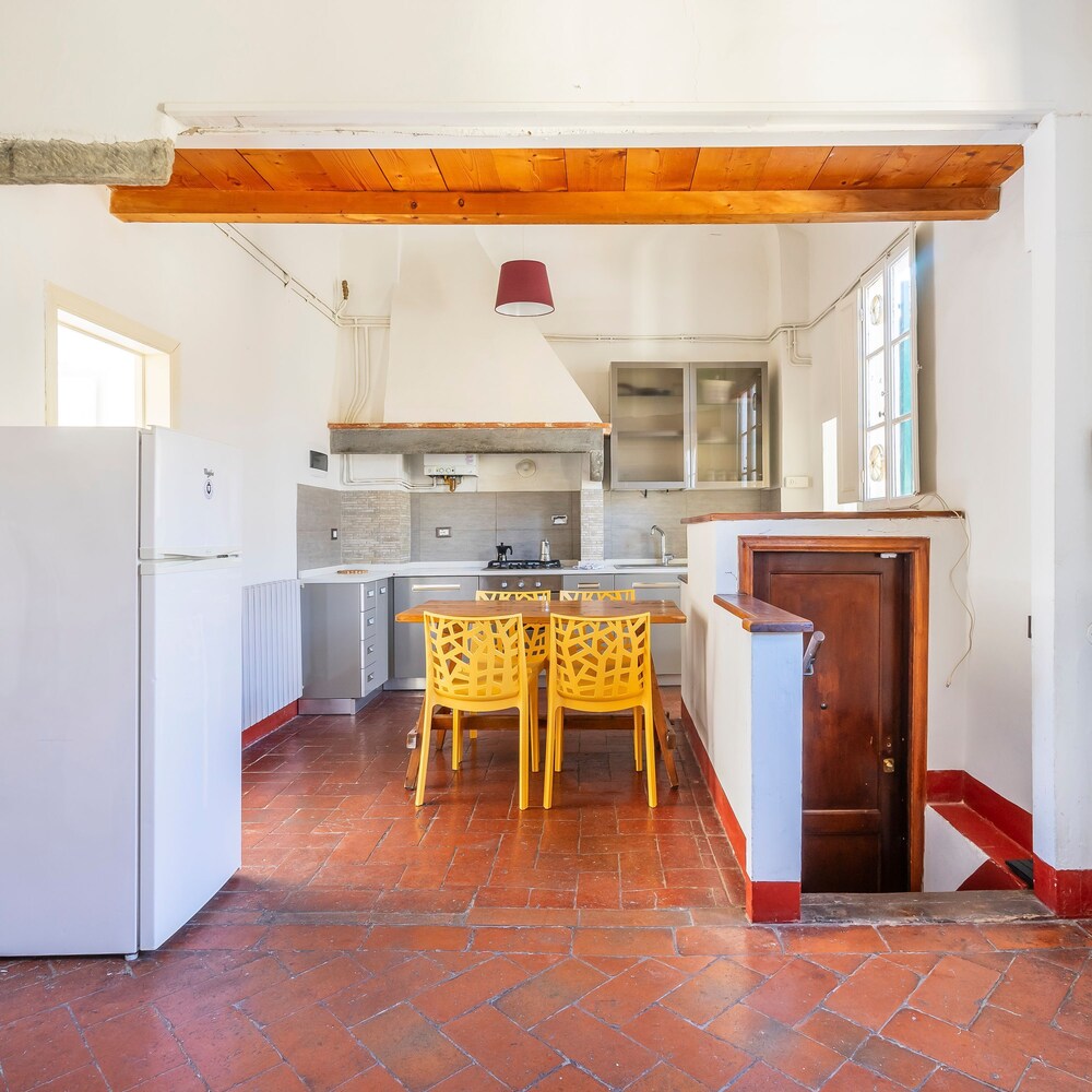 Cerchi 3 in Firenze With 2 Bedrooms and 1 Bathrooms