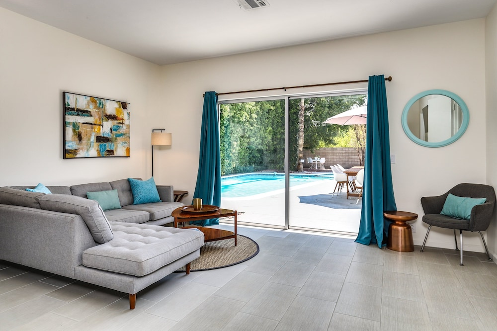 Luring Palms Oasis