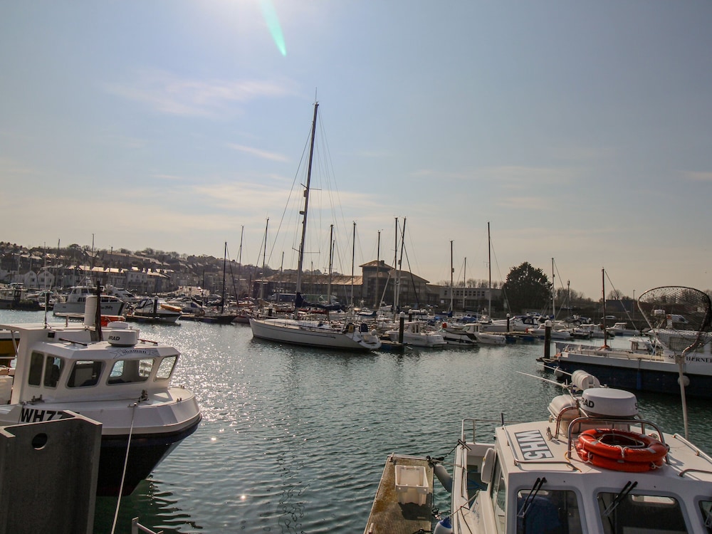 Harbour Reach 6
