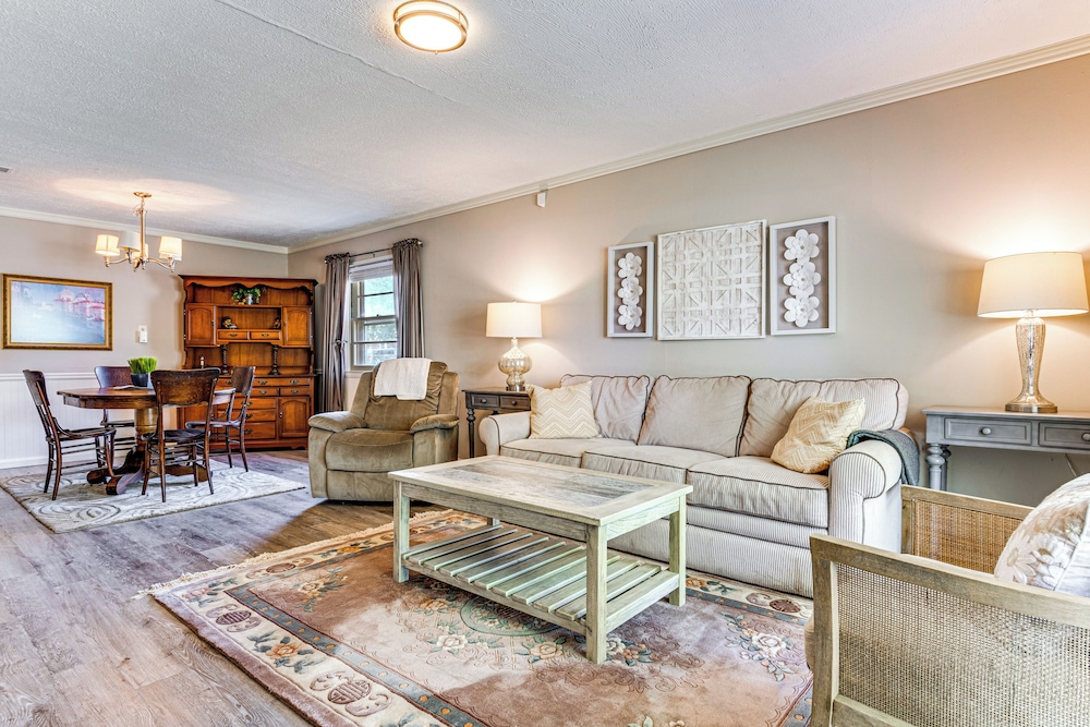 2 Mi to Purdue: Modern Home in West Lafayette