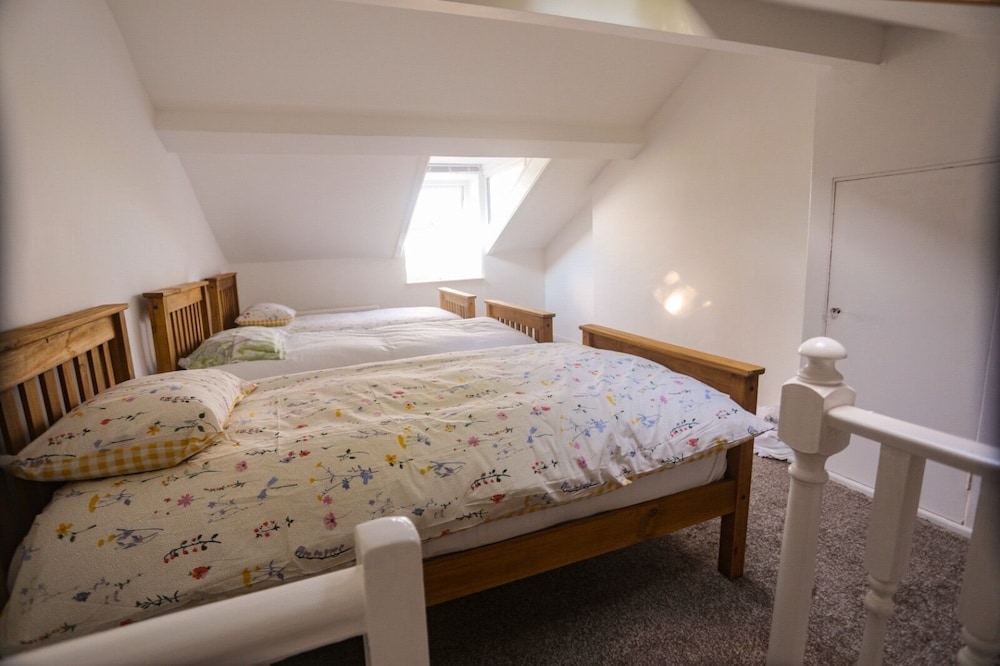 2-bed Apartment, Sleeps 6, 8-min Walk to Centre