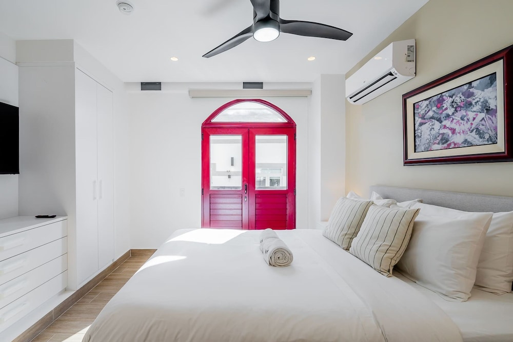w Beautiful 2BR w Balcony in Casco Viejo