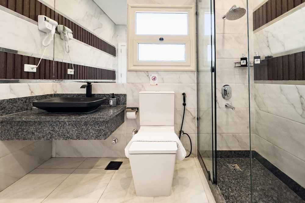 Posh & Panoramic 2bdr Rooftop 5 Min To Airport
