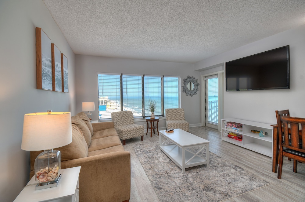 The Palace Resort by Elliott Beach Rentals