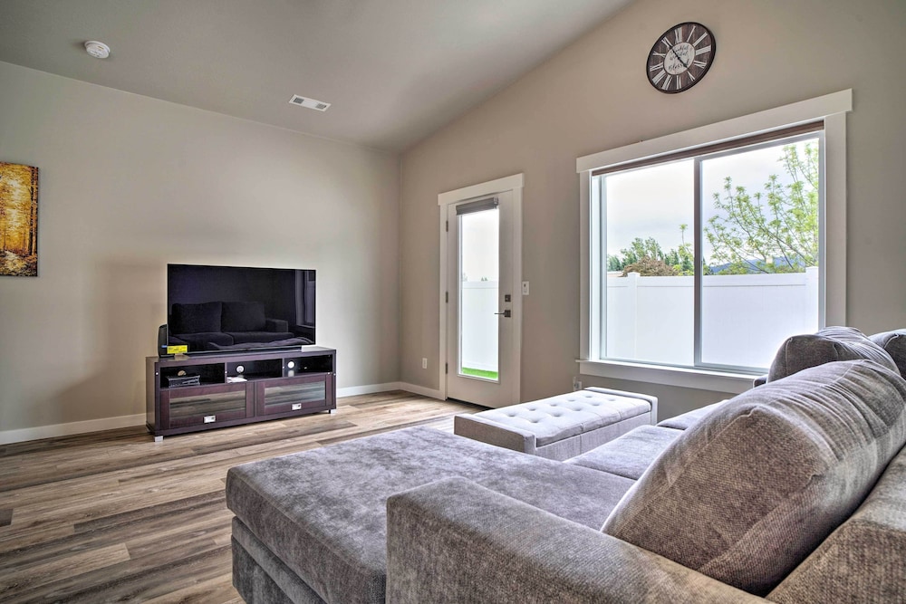Medford Vacations - Modern Medford Escape 3 Mi to Downtown! - Property Image 15