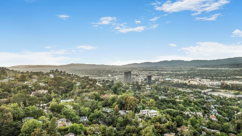 Mulholland View - Mid-century Modern Escape w/ Infinity Pool