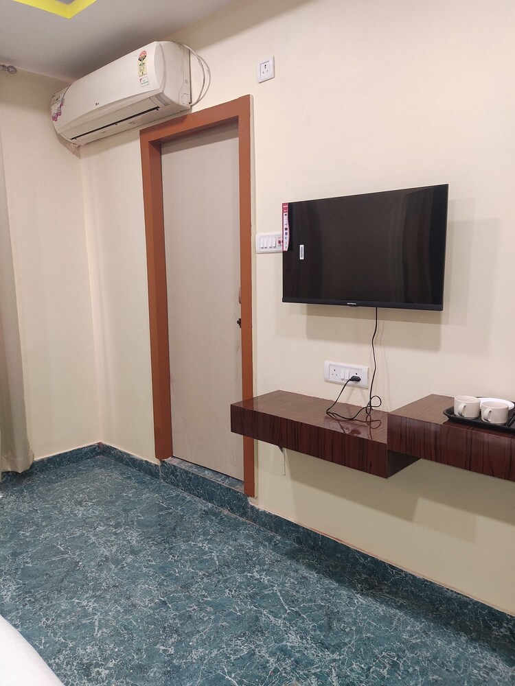 Holiday Inn Guest House