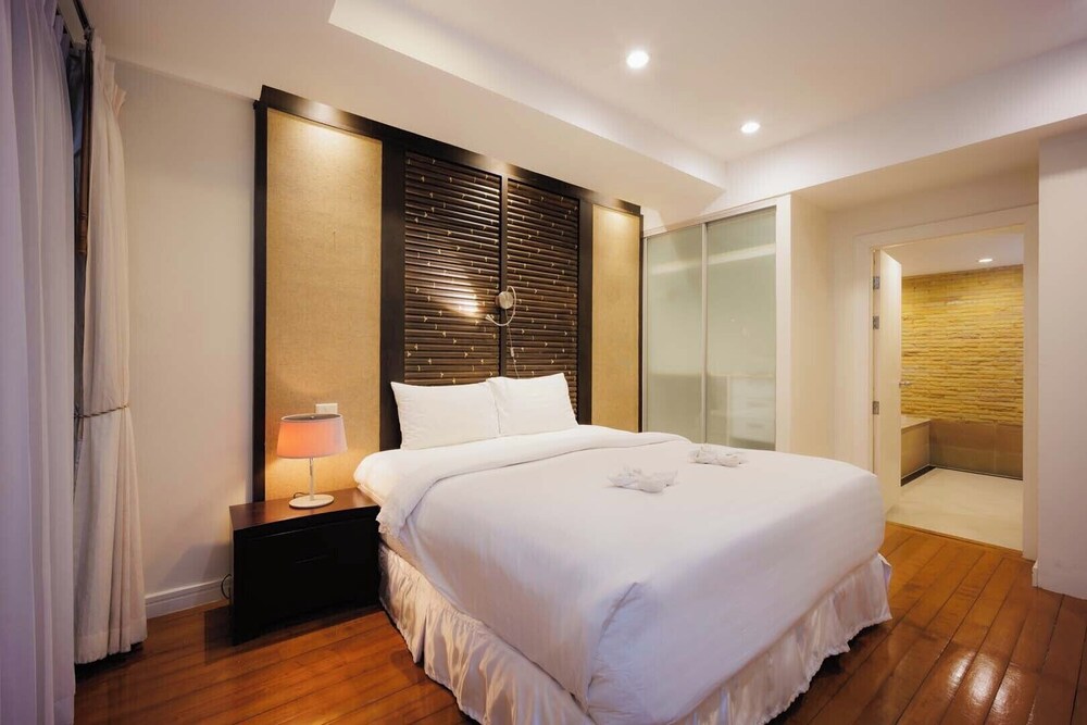 Seaview Condo with Large Pool - BAP1