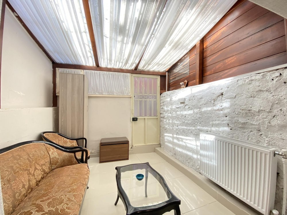 Historical Duplex Villa With Patio in Beyoglu