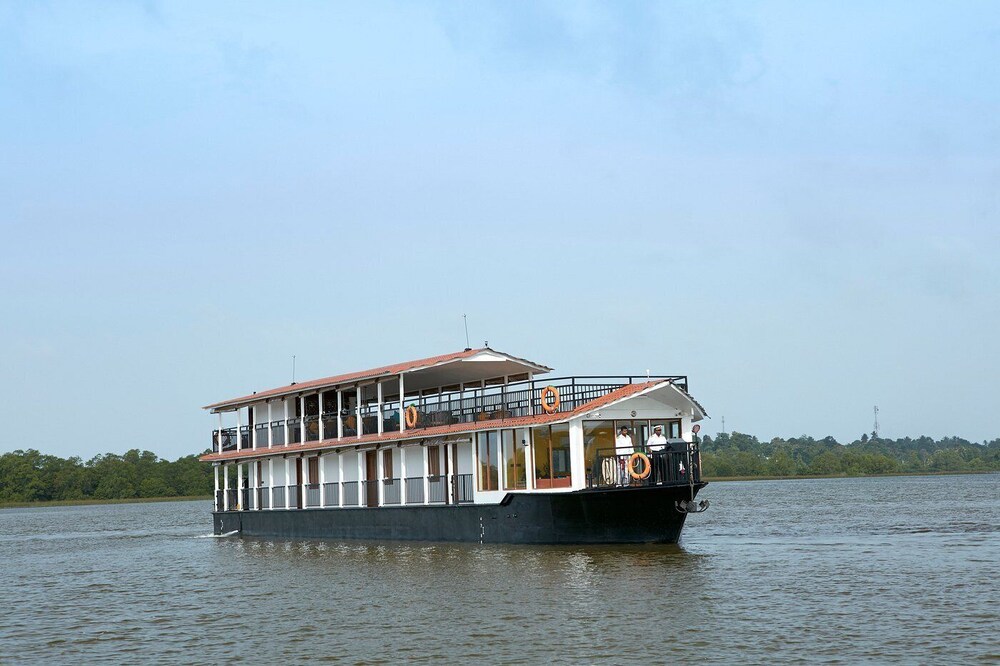 Houseboats By DAE Colombo