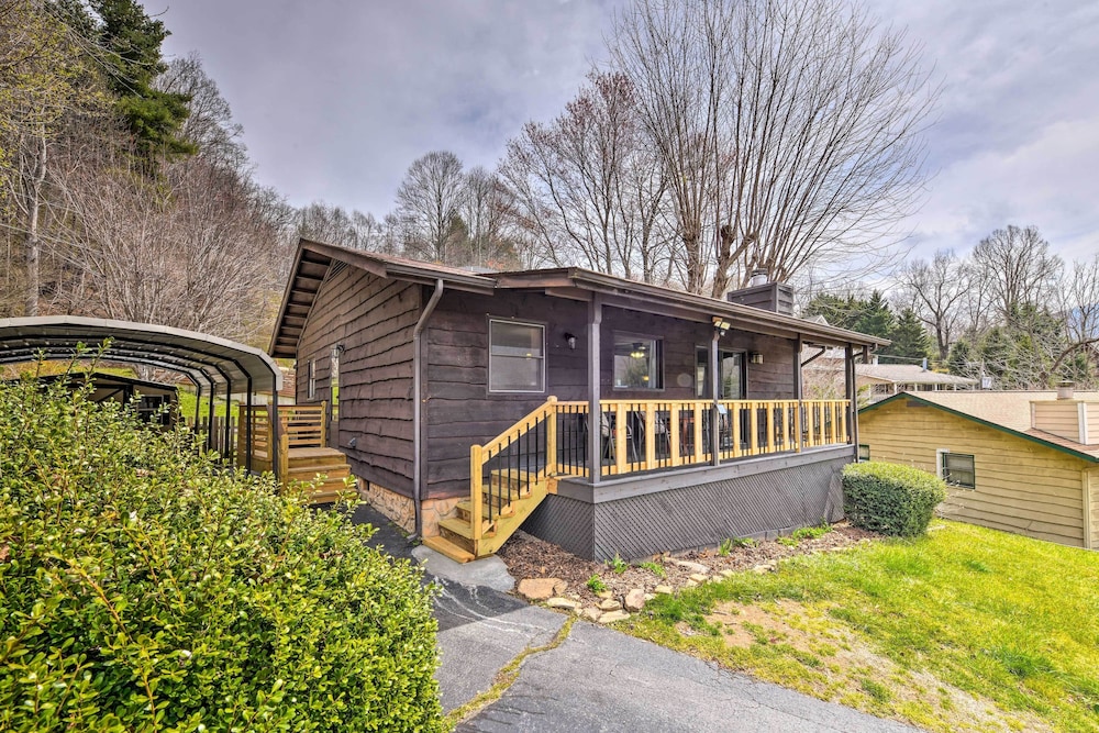 Cozy Maggie Valley Cabin, 1 Mi to Tube World! view 3
