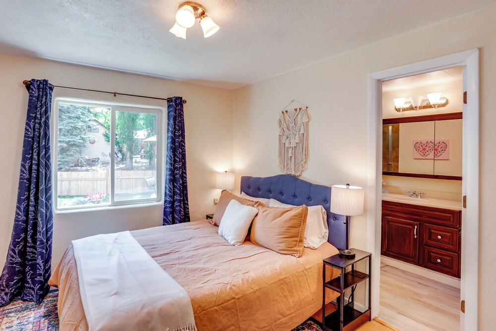 Hike On-site: Mountain-view Hideaway in Durango