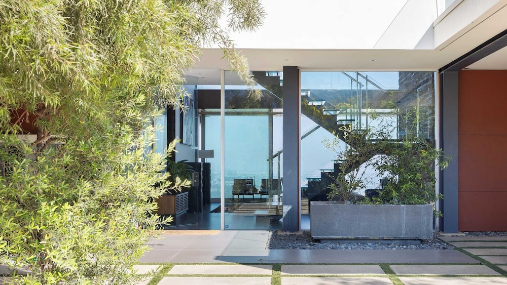 Hollywood Overlook by Avantstay Private Pool + Hot Tub Panoramic Views