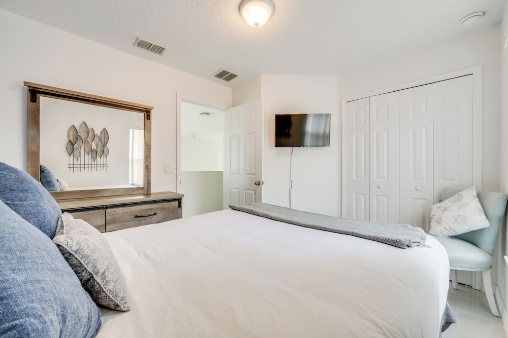 Kissimmee Resort-style Home: Close to Shops & Eats