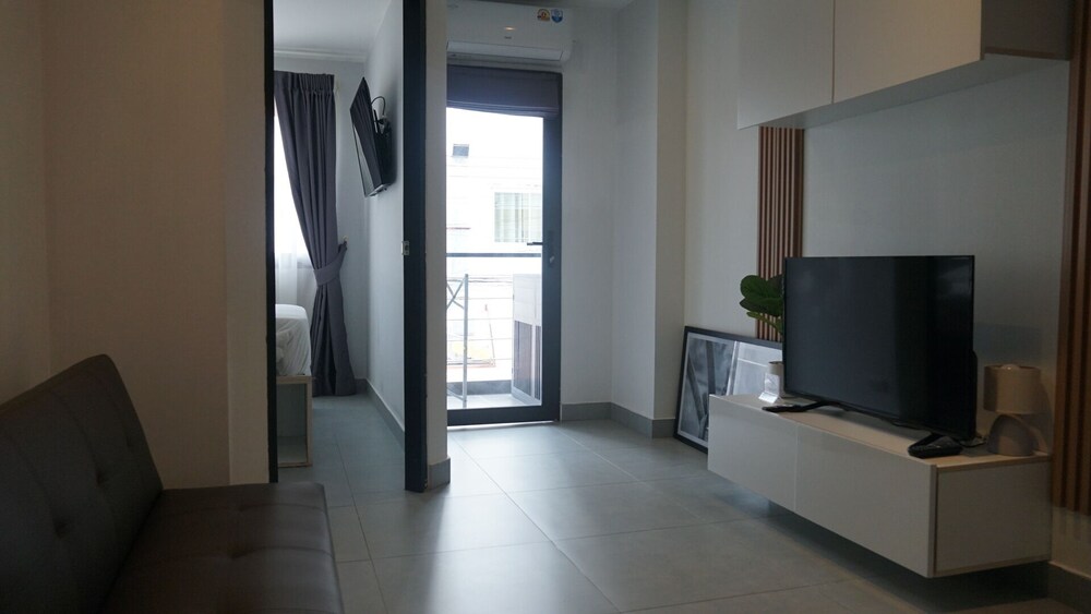 Bright & Breezy -1BR T1 211
