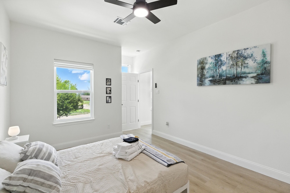 Houston Cozy Retreat 3br 3ba Downtown Views 3 Bedroom Duplex