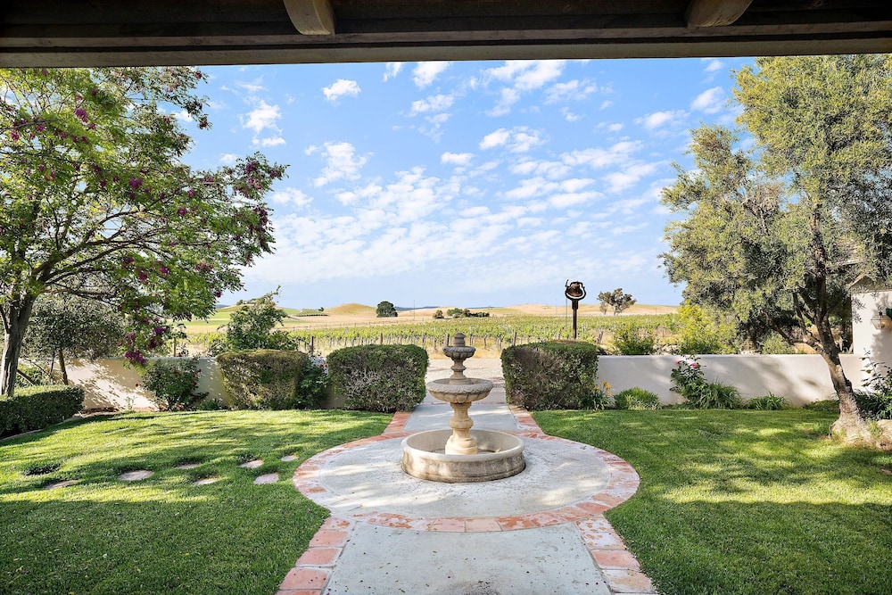 Wellsona Vineyard Retreat Pool Hot Tub Views Main Home Guest Home
