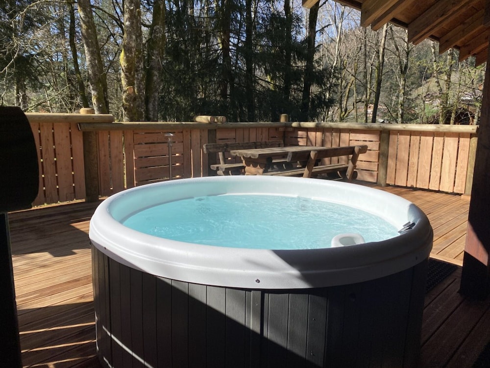LE Renne Chalet en Bois au Calme Avec SPA Jacuzzi