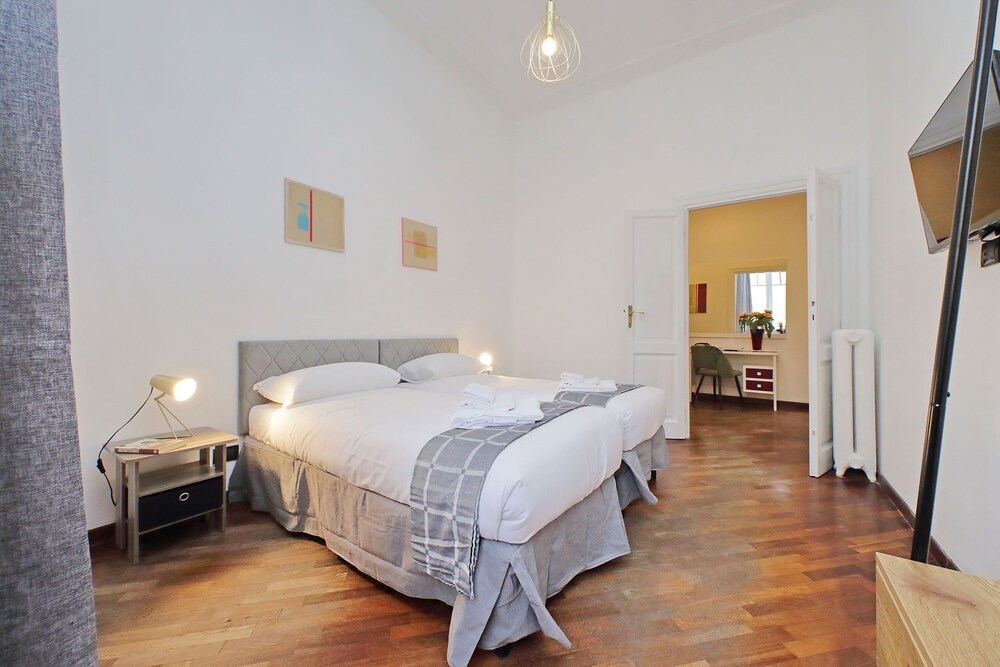 Giuliana Giant Apartment