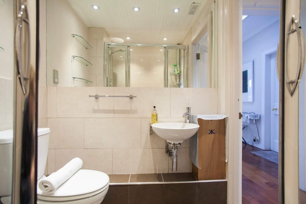 Sophisticated Edinburgh Apartment in City Centre