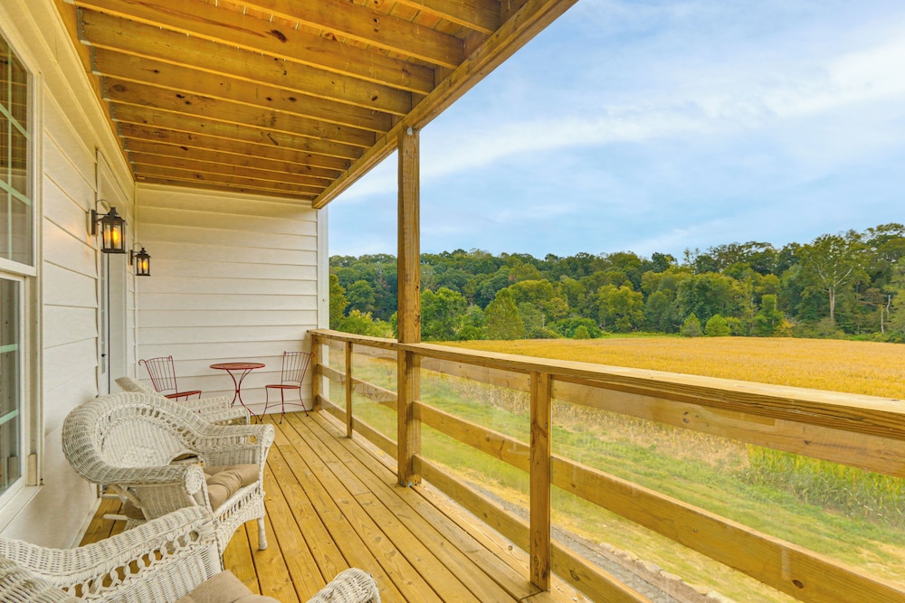 Updated Farmhouse < 2 Mi to Historic Middletown!