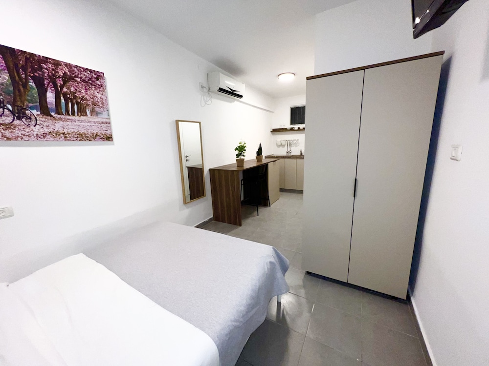 Ha-Carmel Market Apartment
