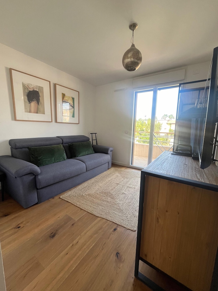 3 Bed Penthouse With Terrace Close to Beach- 2200
