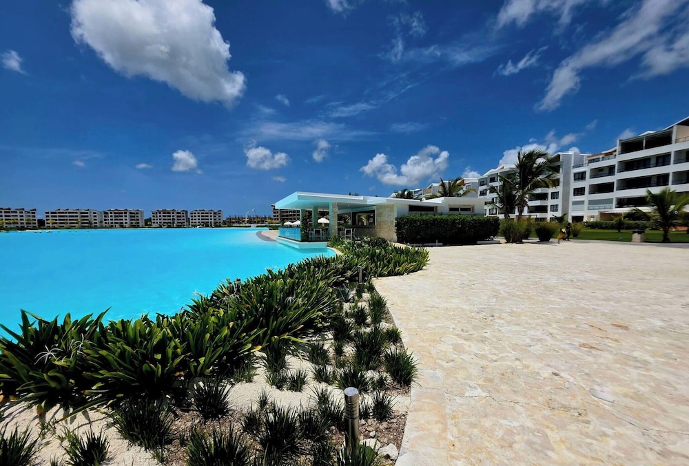 Oasis Turquesa Punta Cana Crystal Lagoon