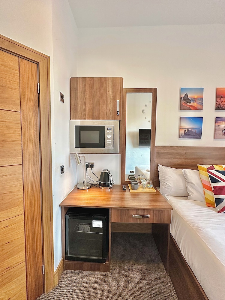 205 Earls Court