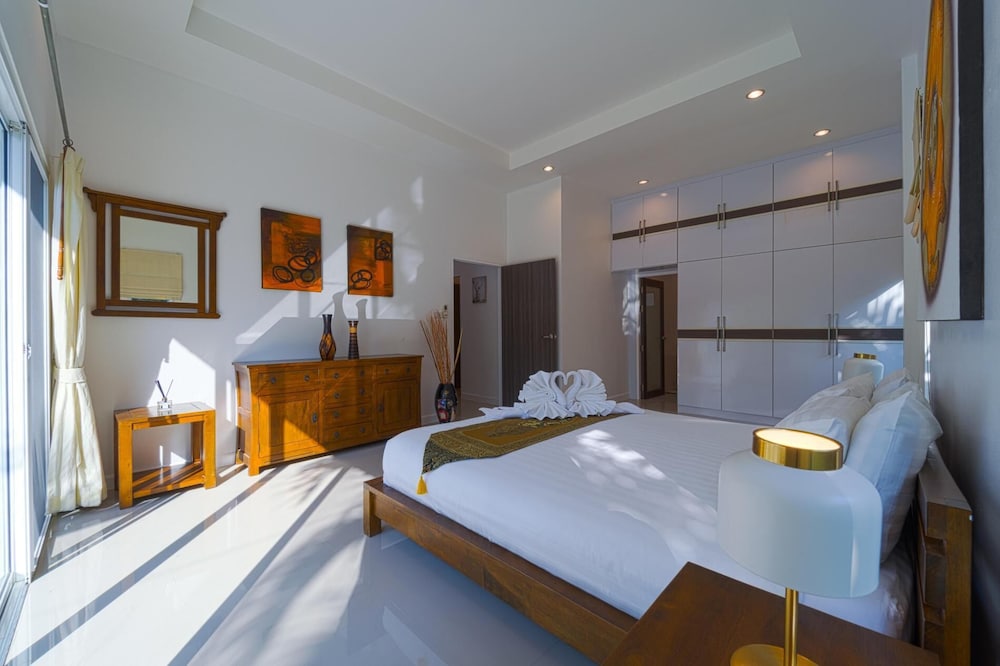 Modern Private 3 Bedroom Pool Villa GA1