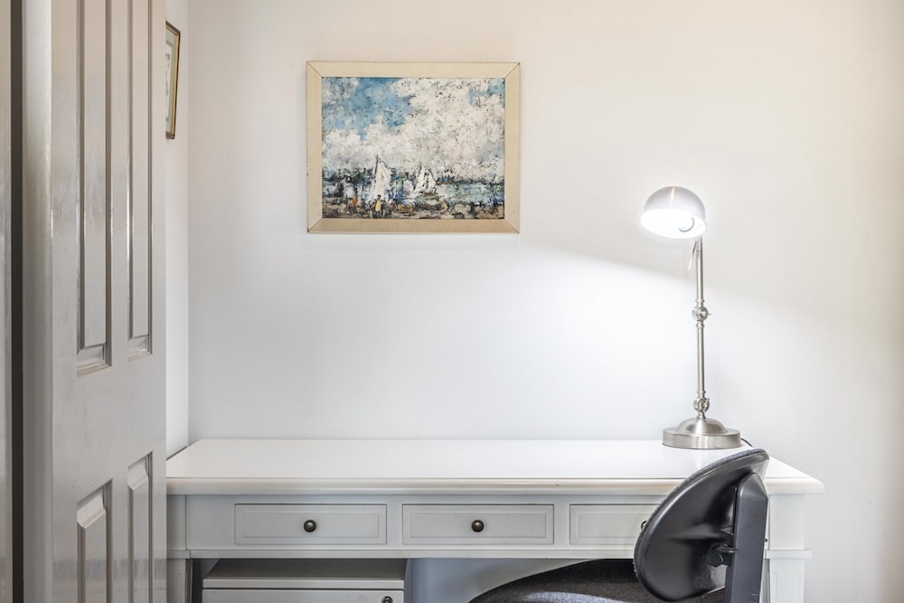 Gorgeous 2-bed Unit Near Riverside Parks