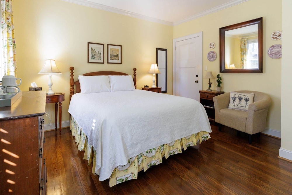 Chanticleer Inn Bed & Breakfast