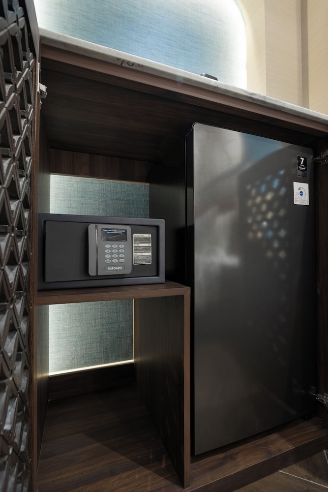 ASHLEY NEWAIR Menteng with Air Purifier