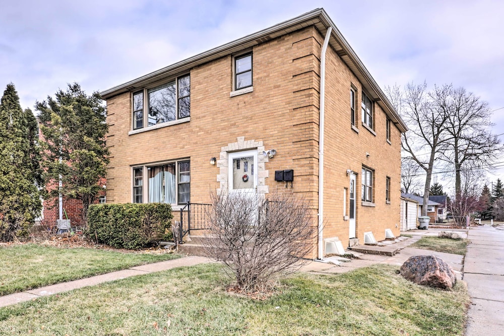 Milwaukee Vacations - Cozy Milwaukee Home: 3 Mi to Whitefish Bay! - Property Image 1