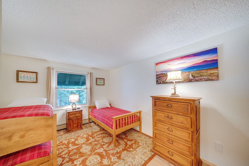 Near Hiking: Renovated Breck Condo w/ Tennis Court view 4