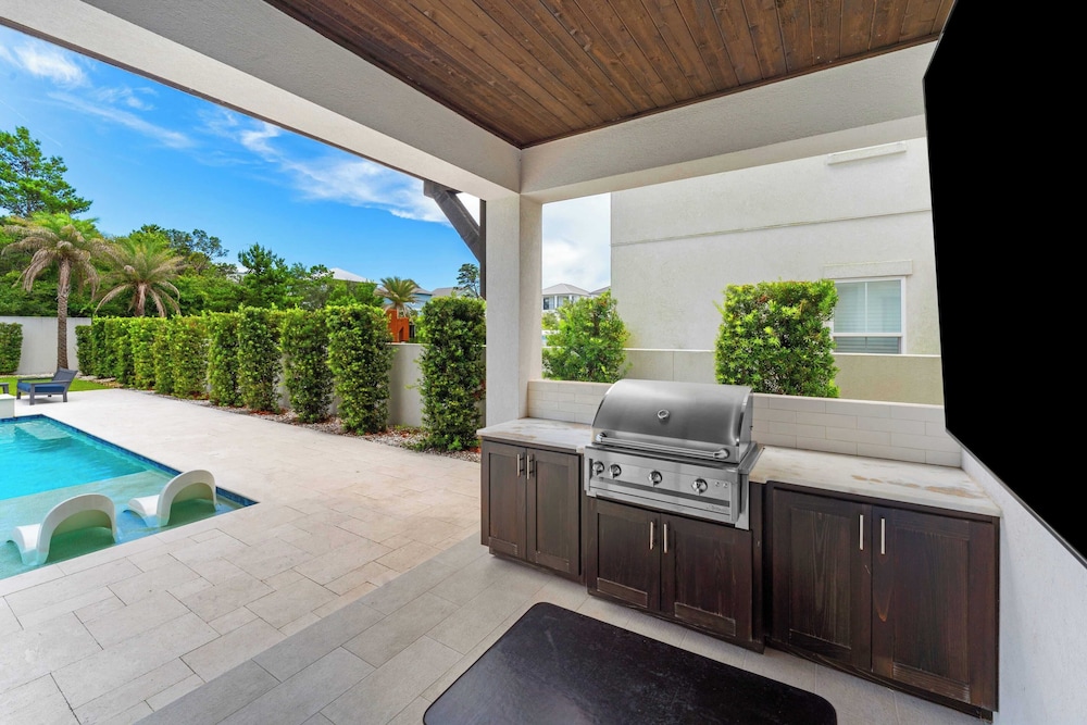 Walk to Beach + Pool, Hot Tub & Game Room 30A Ohana Grande by Avantstay
