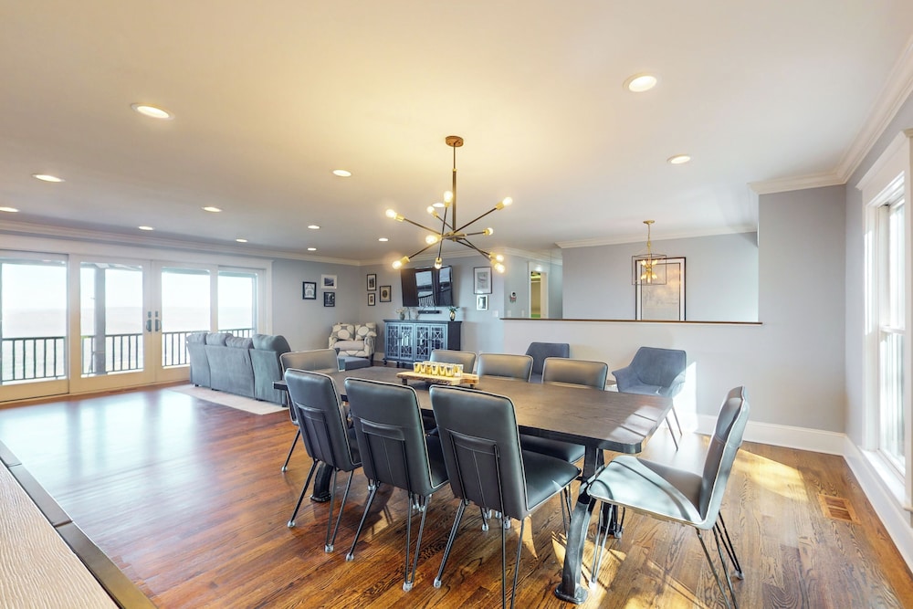 3 BR Home: Dog Friendly w/ Scenic Views & Pool