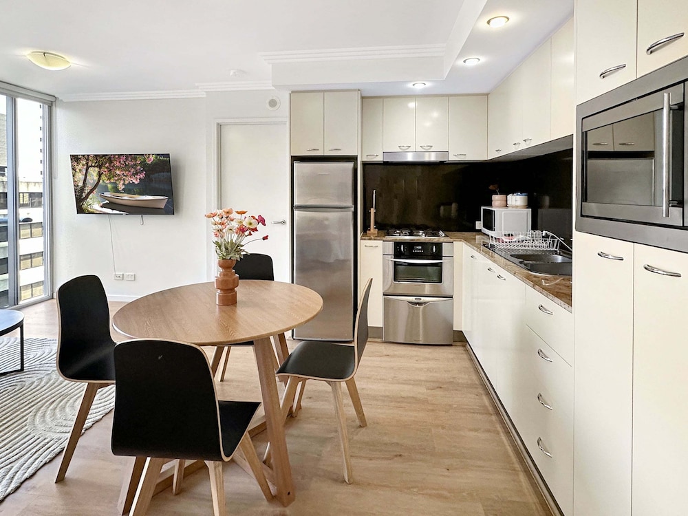 High-rise 2-bed Apartment With Gym, BBQ & Pool