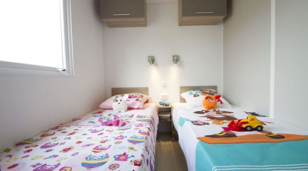 Bessan Mobile Home With Pool Fun