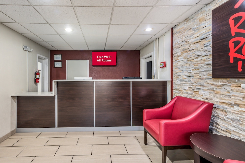 Lima Vacations - Red Roof Inn  Suites Wapakoneta - Property Image 2