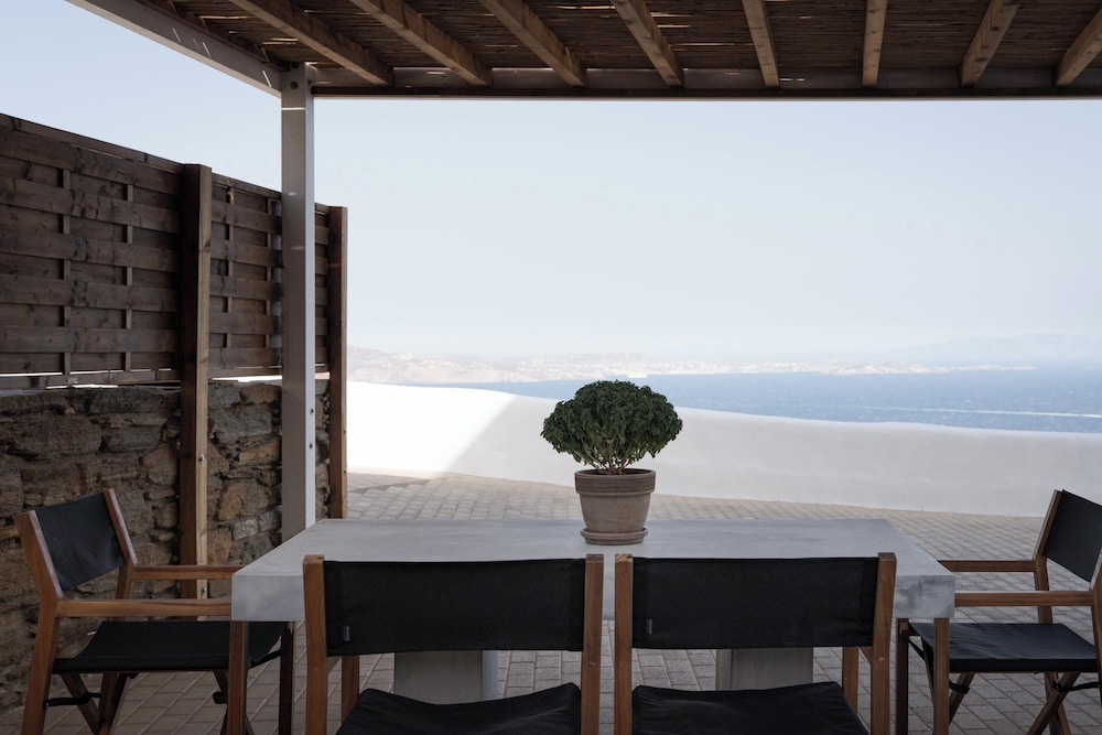 Morfes Luxury Apartments