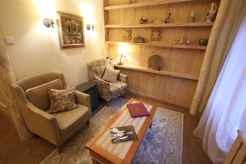 Park-Hotel Butenko Stable