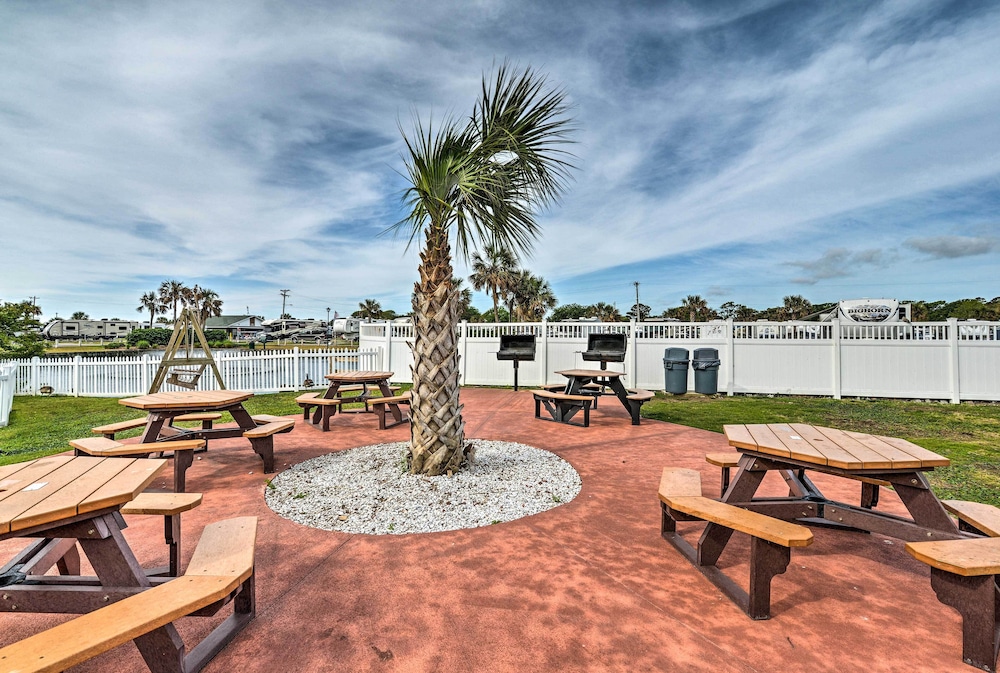Pools, Hot Tubs & Ocean Access: Myrtle Beach Condo